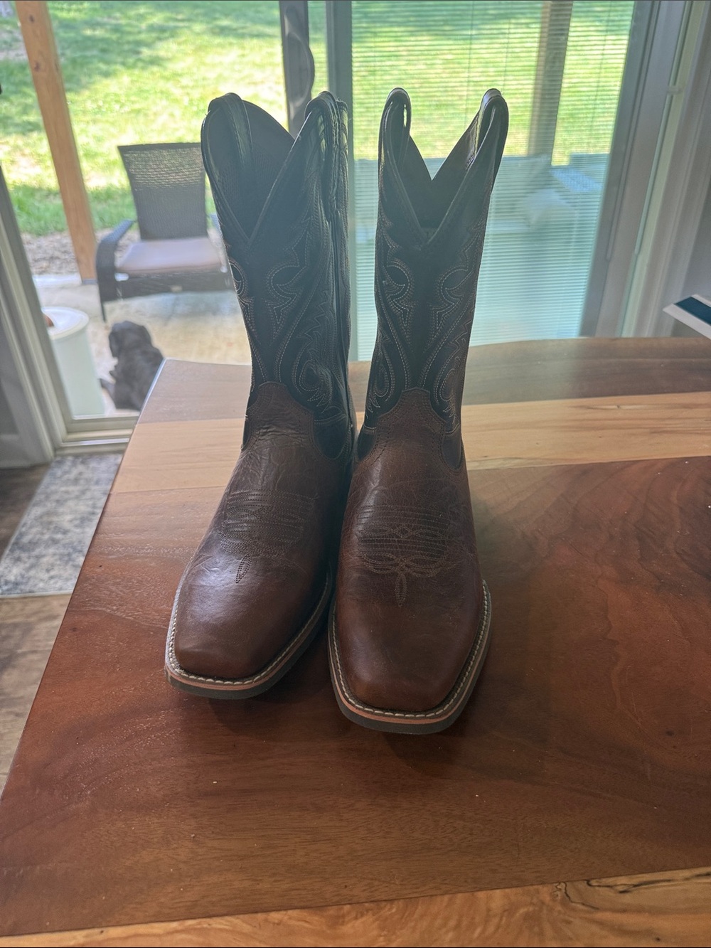 Ariat Brown and Black Embroidered Western Cowboy Boots - Picture 5 of 7